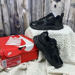 Nike Children’s Black/Black Anthracite Size 12C Brand New in Box